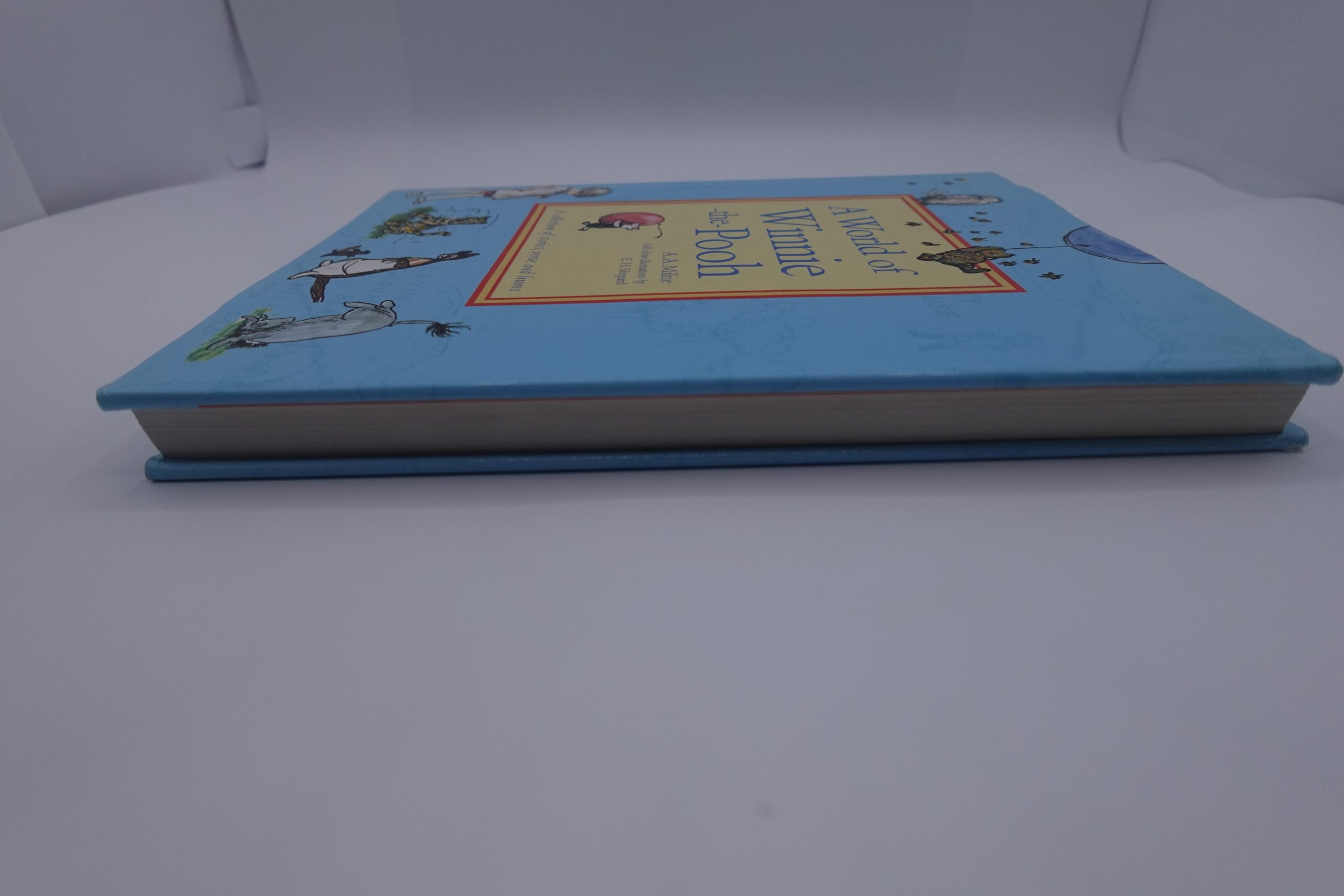 A World of Winnie-the-Pooh (with dust cover)