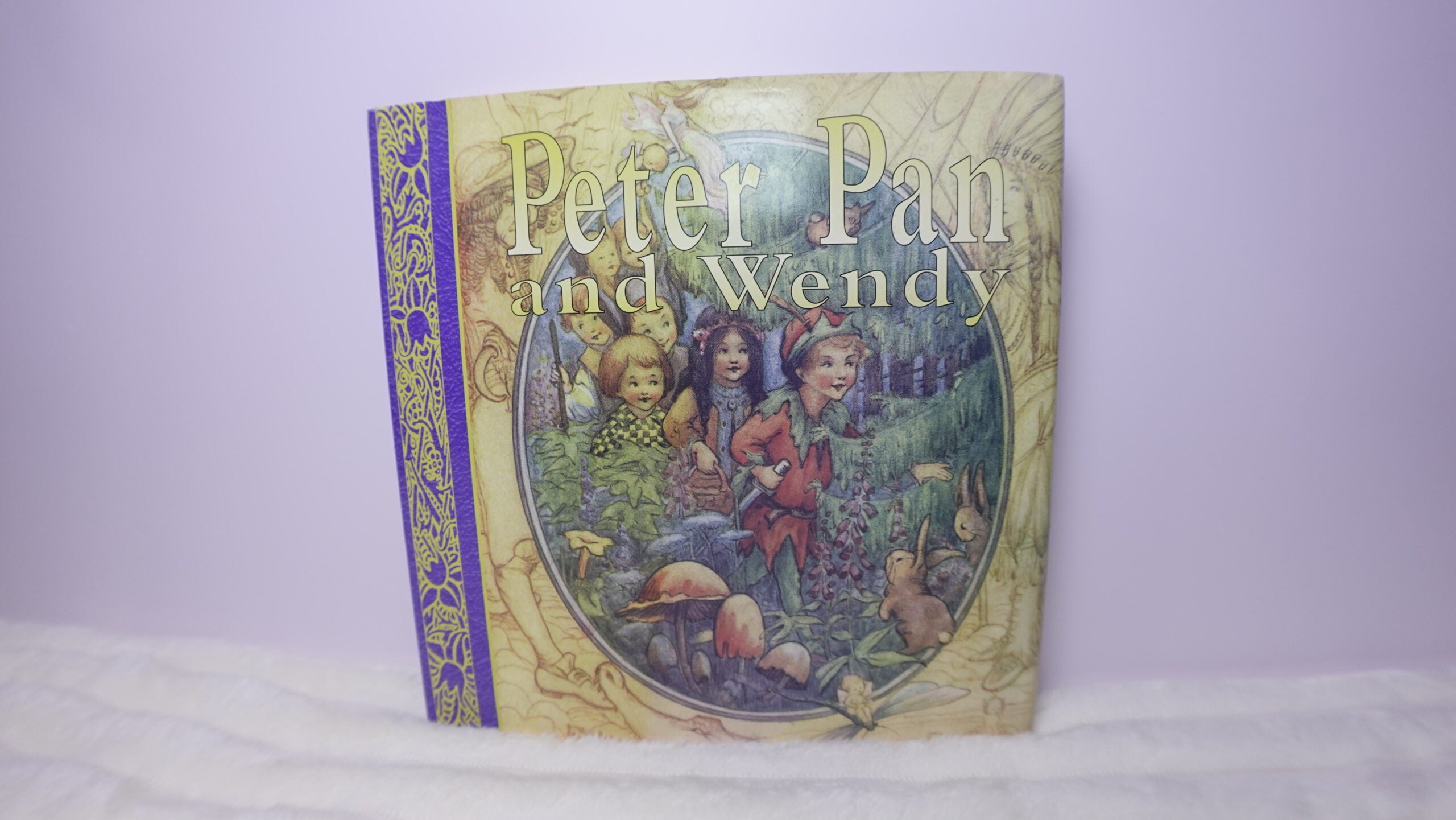 Peter Pan and Wendy (Gold-sprayed classic)